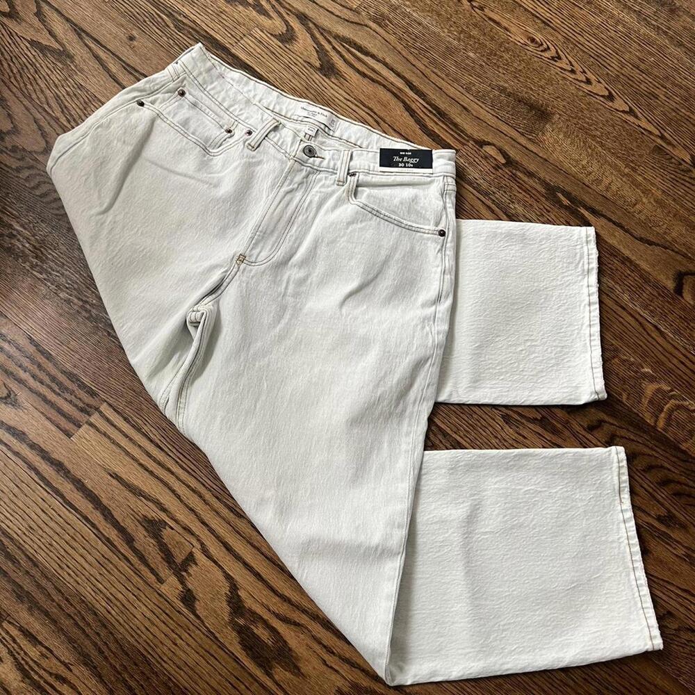 Light wash blue baggy mid-rise Abercrombie & Fitch denim straight leg jeans new